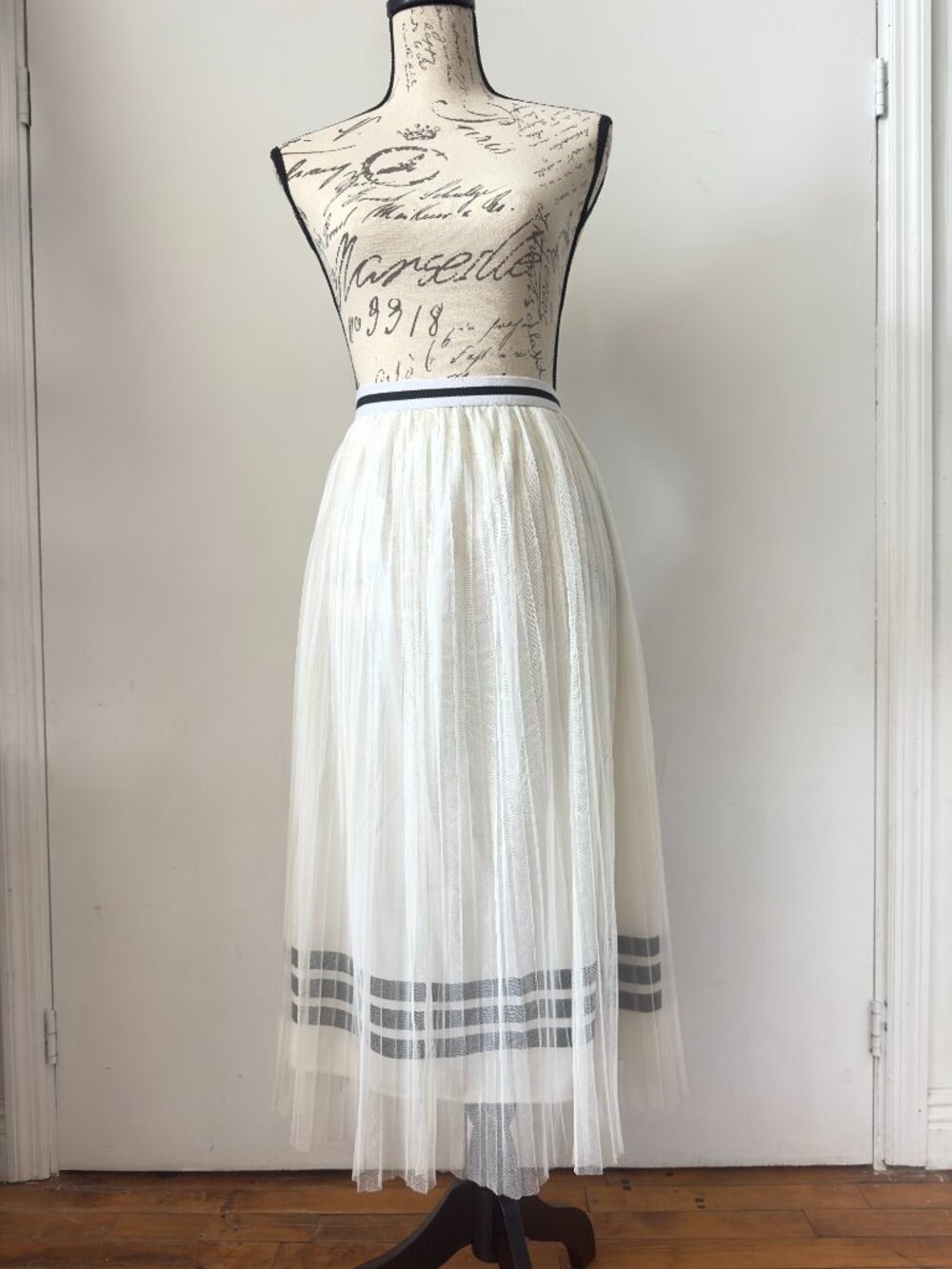 White Tulle Midi Skirt with Striped Trim Korean Boutique - Picture 2 of 3